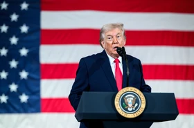 Ông Trump nâng mức thuế quan áp toàn cầu từ 10% lên 15%