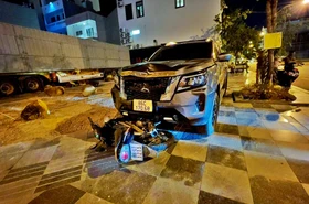 Tạm giữ tài xế xe bán tải kéo lê xe máy 1 km làm một người tử vong