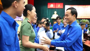 Bí thư TP.HCM Trần Lưu Quang: Sẽ tính toán tuyển dụng lại người không chuyên trách sau ngày 31-5