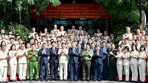 Tổng Bí thư: '80 năm - Vinh quang Công an nhân dân Việt Nam'