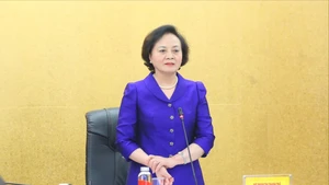 Bộ Nội vụ đang rà soát các chính sách về phụ cấp, tiền lương