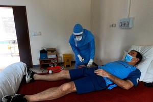 Video: Gặp những người sau cánh cửa cách ly COVID-19 