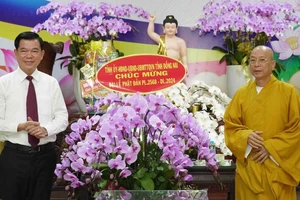 Bí thư Đồng Nai thăm Ban Trị sự Giáo hội Phật giáo Việt Nam tỉnh nhân lễ Phật đản