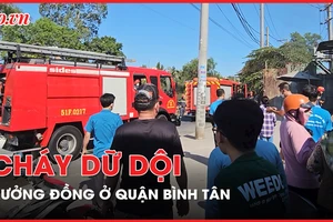Xưởng đồng cháy dữ dội ở quận Bình Tân