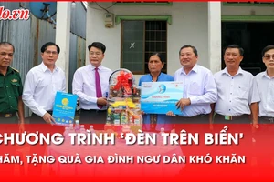 Trà Vinh: Ngư dân xúc động khi 'Cùng ngư dân thắp sáng đèn trên biển' thăm, tặng quà