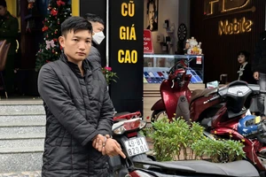 Vừa ra tù đã mang bình xịt hơi cay đi cướp điện thoại