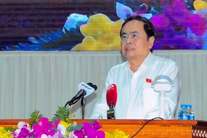 Chủ tịch Quốc hội tiếp xúc cử tri tỉnh Hậu Giang sau kỳ họp thứ 8