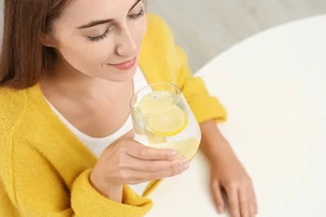 10 cách uống nước chanh có thể hỗ trợ giảm cân