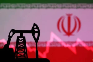 Giá dầu tăng vọt sau tin Israel nã tên lửa trả đũa Iran