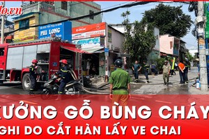 Xưởng gỗ rộng hàng ngàn mét vuông bốc cháy, nghi do cắt hàn lấy ve chai