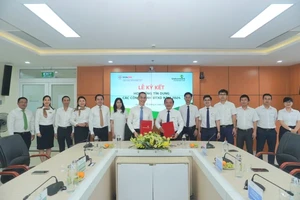 Vietcombank Huế ký kết hợp đồng tín dụng với Công ty Điện lực Thừa Thiên Huế