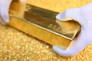 Giá vàng đang tăng quá mức, đồng USD tiếp tục tăng nóng