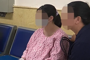 Bố bé gái 12 tuổi sinh con ở Hà Nội: ‘Gia đình tôi với nghi phạm từng rất thân thiết’