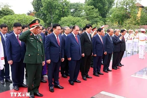 Các lãnh đạo, nguyên lãnh đạo Đảng, Nhà nước viếng Lăng Chủ tịch Hồ Chí Minh nhân Ngày sinh của Bác
