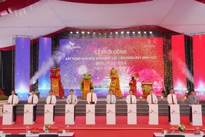 Phó Thủ tướng Trần Lưu Quang dự lễ khởi công nhà máy nghìn tỉ ở Hải Phòng