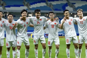 Hạ gục Kuwait, U-23 Việt Nam vươn lên ngôi đầu bảng giải châu Á