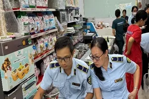TP.HCM tạm giữ 498 đơn vị sản phẩm vàng trang sức, thực phẩm...vi phạm 