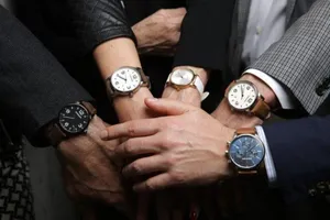 Bán đồng hồ, Thế giới Di động bỏ túi chục tỉ mỗi tháng 