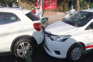 5 ô tô tông nhau liên hoàn