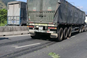 Lao người vào xe tải tử vong tại chỗ