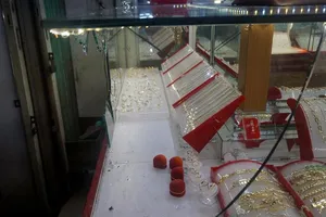 Dùng đá đập kính, cướp tiệm vàng ở Đà Nẵng