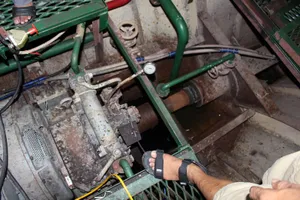 Công ty cung cấp máy xin thay máy mới tàu vỏ thép