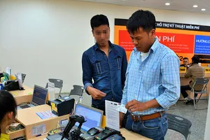 Trộm thẻ tín dụng của người nước ngoài để mua Iphone 7