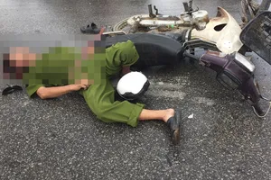 Tông xe, 1 nạn nhân mặc cảnh phục công an tử vong