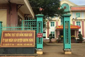 Phê bình, kiểm điểm chủ tịch huyện chậm xin lỗi dân