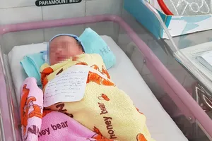 Hy hữu: Sinh con khi đang chờ đèn giao thông