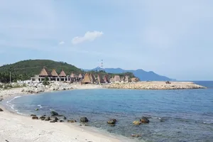 Phạt 105 triệu đồng chủ dự án lấp lấn vịnh Nha Trang