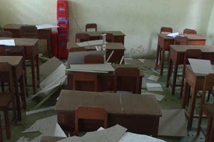 Sập la phông, 20 học sinh bị thương