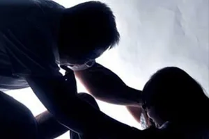 Bé gái 12 tuổi bị hàng xóm xâm hại