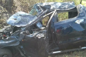 Ôtô đâm gốc cây, 5 người đi dự đám cưới thương vong