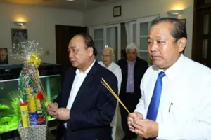 Dâng hương tưởng nhớ Tổng Bí thư Nguyễn Văn Linh