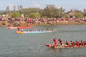 Đắk Lắk: Sôi động giải đua thuyền mừng xuân Mậu Tuất