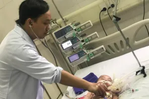 Dùng thuốc cam không nguồn gốc, bé 8 tháng nguy kịch