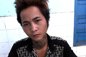 Xin thuốc lá xong rồi gây sự, đánh 2 cha con bất tỉnh