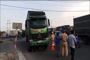 1 thanh niên bị container cán tử vong ở Bình Dương