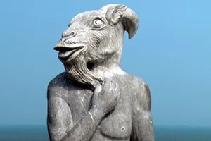 Dừng tham quan tượng 12 con giáp ở Hải Phòng