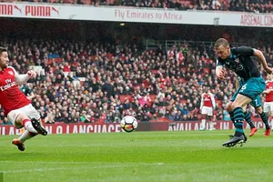 Arsenal ngược dòng đánh bại Southampton nhờ cựu sao MU
