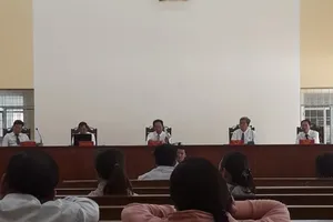 Trưởng phòng LĐ-TB&XH huyện tham ô tiền tỉ lãnh án