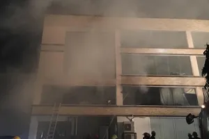 Đang cháy lớn ở xưởng bánh tại TP.HCM