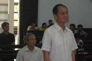 Nguyên trưởng, phó ban quản lý vịnh Nha Trang hầu tòa