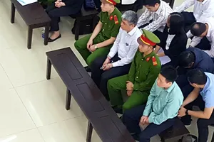 Hy hữu phiên tòa Hà Văn Thắm: 21 giờ đêm vẫn đang xử