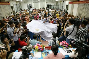 Gần 20 giờ, tổ ĐBQH còn nghe cử tri Thủ Thiêm phản ánh