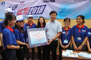 Trung ương Đoàn thăm SV tình nguyện'Tiếp sức mùa thi năm 2018'