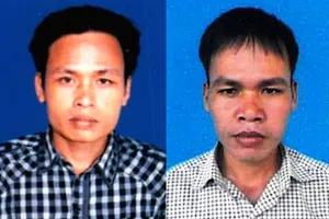 Hai anh em ruột bị truy nã ra công an đầu thú