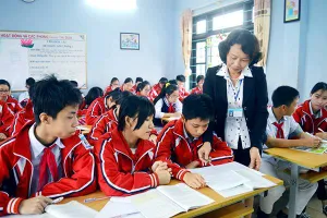 Siêu bão chuyển hướng, học sinh Quảng Ninh không nghỉ học