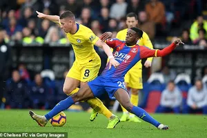 Thắng sát nút Crystal Palace, Chelsea 'bỏ rơi' Arsenal